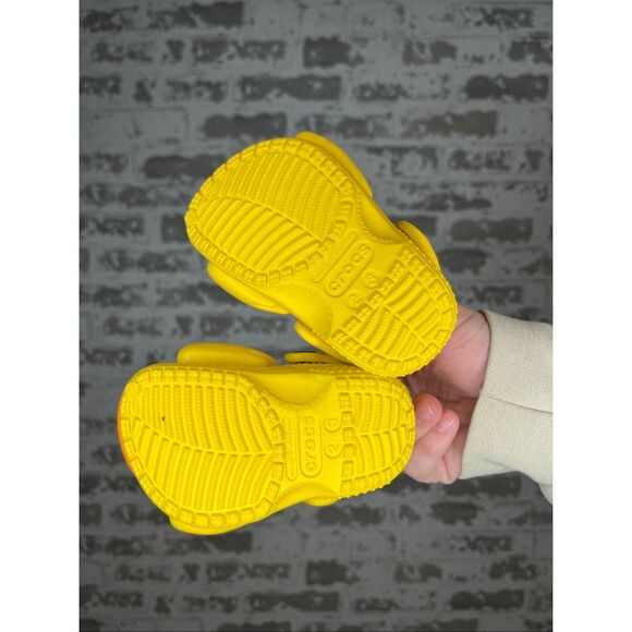 Crocs | kids yellow rubber duck clogs - Picture 3 of 5